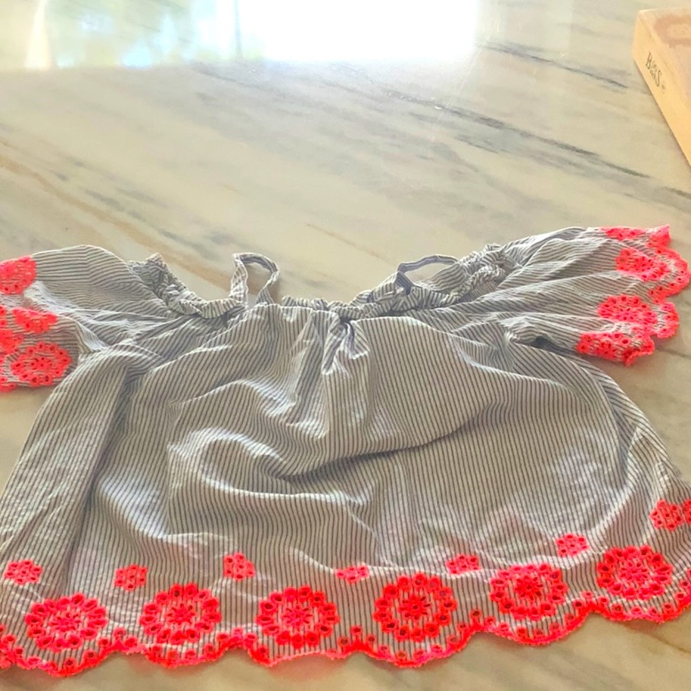 Girls shirt very pretty and cute